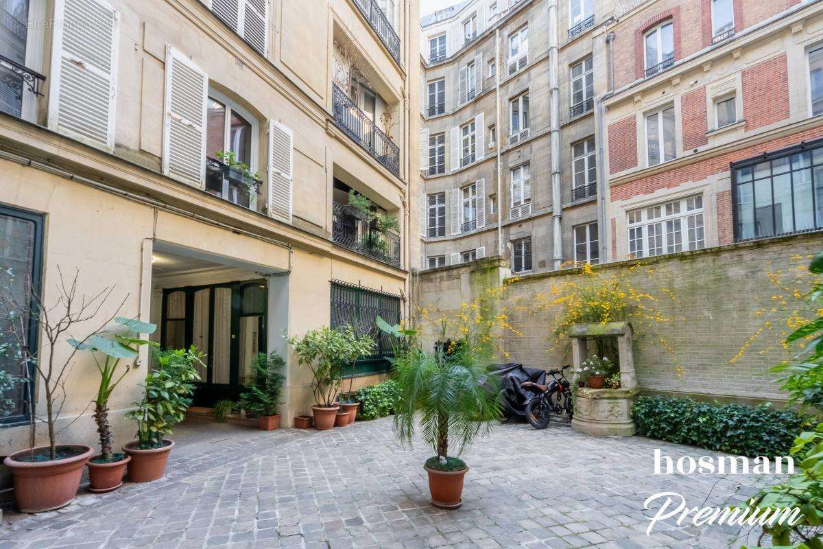 Appartement à PARIS-8E