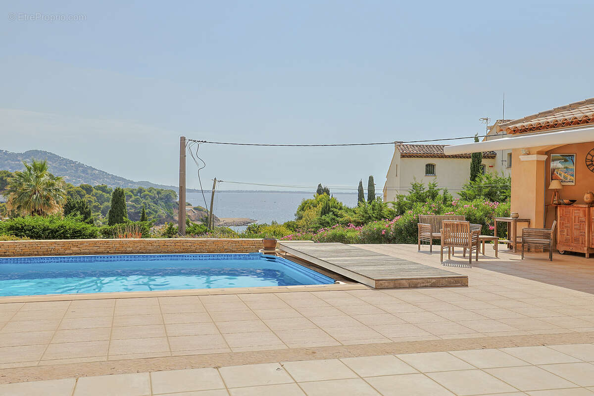 Maison à CARQUEIRANNE