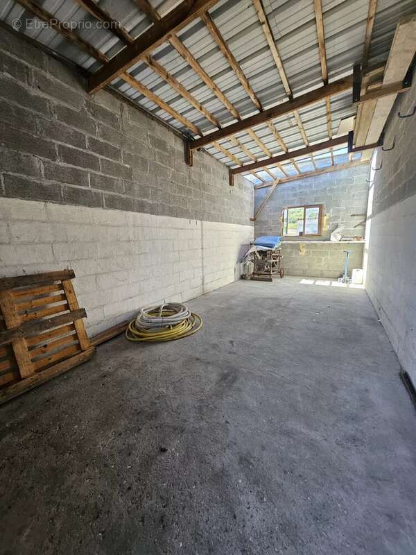 Gravigny Centre – Maison sur sous-sol avec 2 garages, dont un pour camping-car, sur terrain de 1 401 m² - photo 15
