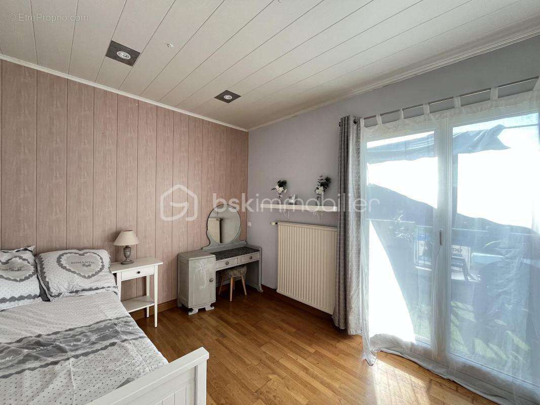 Maison familiale 108 m² – 3 chambres + bureau – Jardin – 2 garages - photo 9