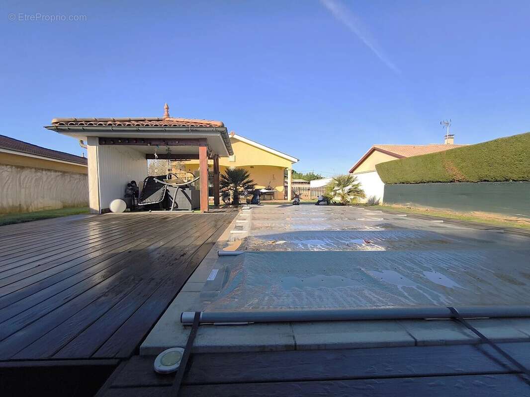 Maison à CRUZILLES-LES-MEPILLAT