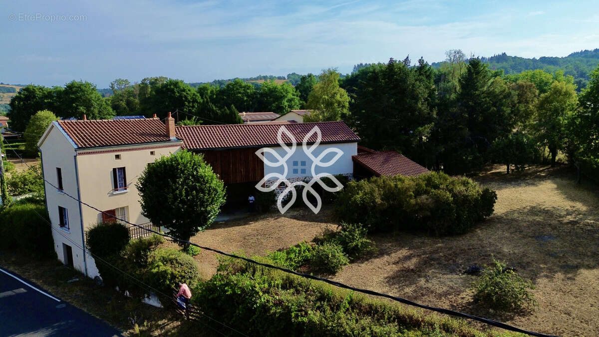 Maison T3 à rénover - Dépendances et terrain - photo 8