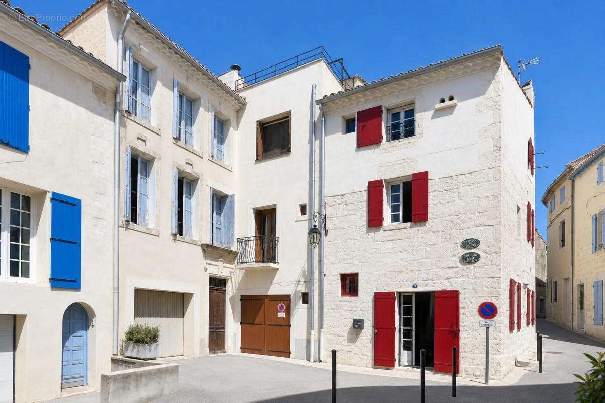 Maison meublée de 5 pièces de 79m2 à Saint-Gilles 30800 - photo 2