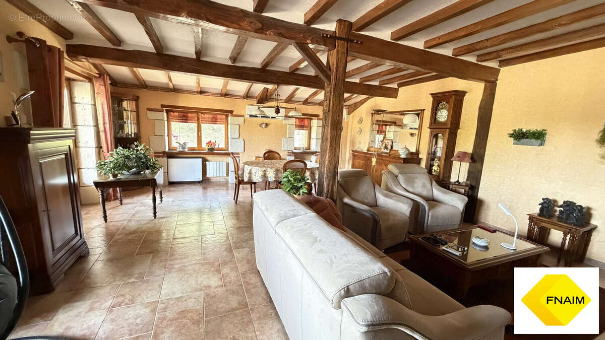 Maison 321 m² à Hautefage-La-Tour  - photo 5