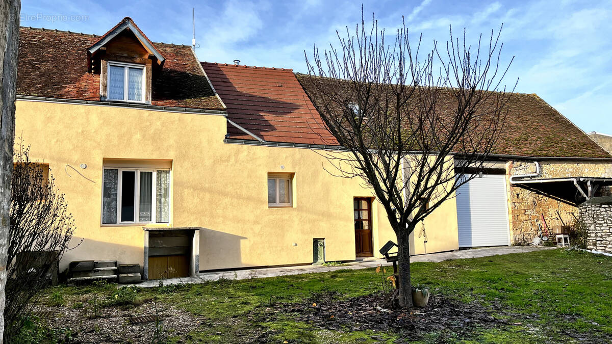 Maison à LA CHAPELLE-SAINT-SULPICE