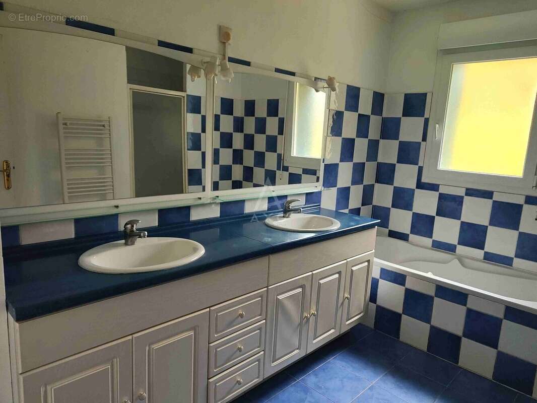 Maison à NOTRE-DAME-DU-PE