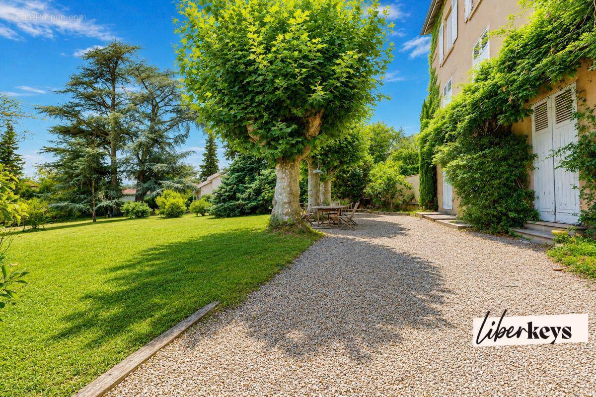 Appartement à GREZIEU-LA-VARENNE