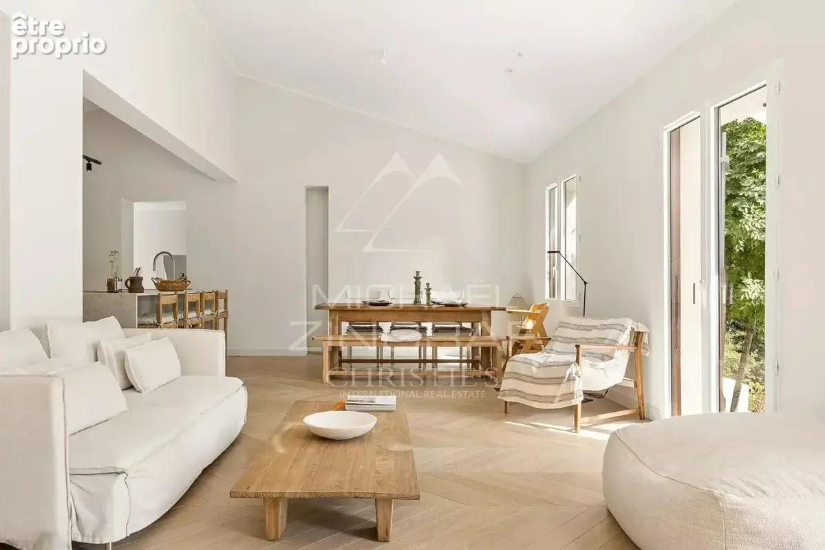 Proche Saint-Paul-de-Vence : Propriété rénovée au sein d'un parc paysager de 6000m2 - photo 9