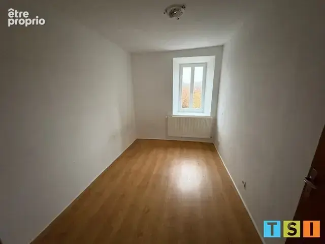 Maison avec dépendances et terrain. - photo 10