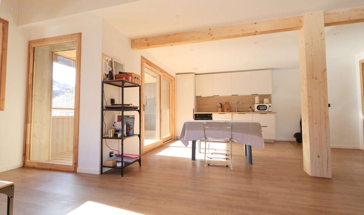 Entre Thônes et stations de ski, superbe renovation T5 duplex - photo 4
