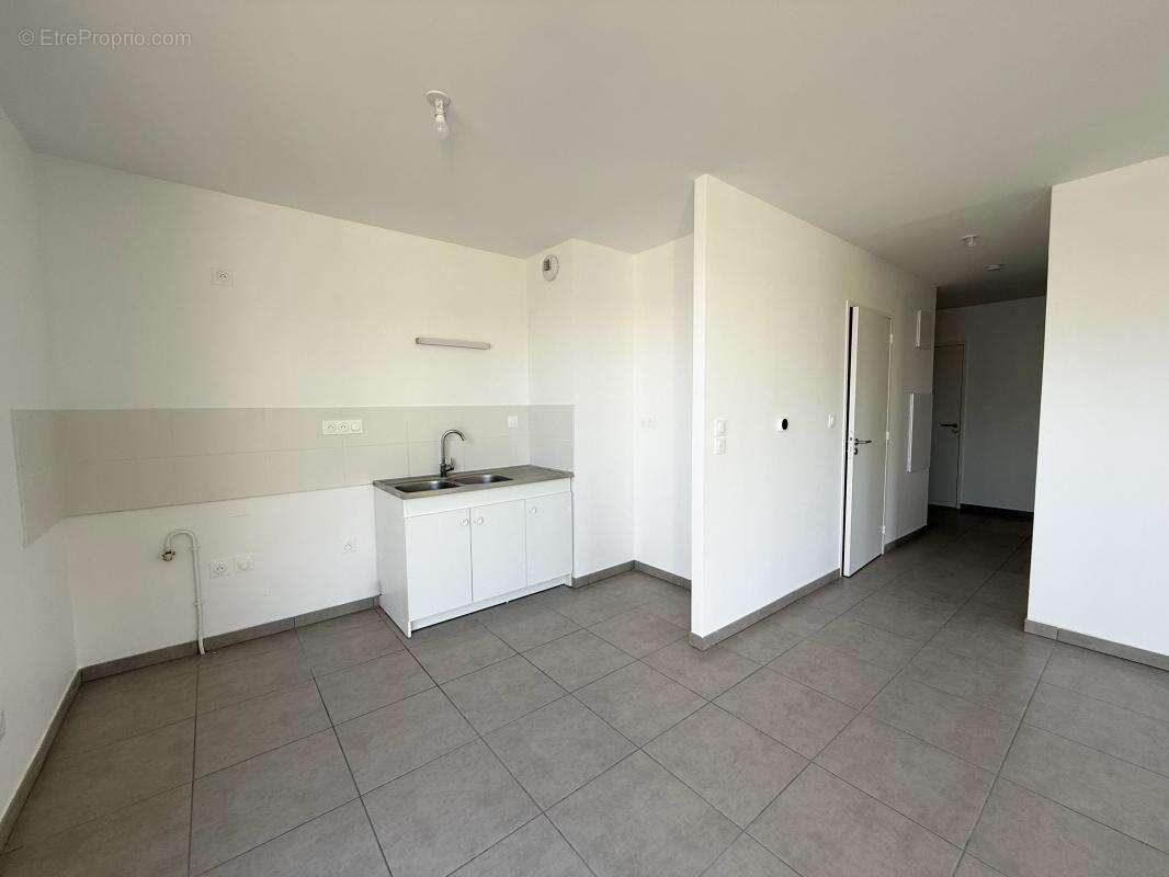 Appartement trois pièces récent au dernier étage + garage  et place de stationnement - photo 3