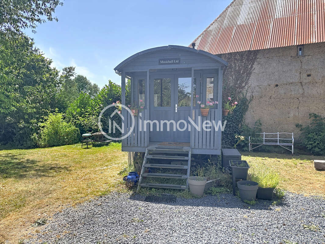 Belle maison de pierre de 1834 de 200 m2  sur un terrain de 3552 m2 sans vis a vis - photo 16