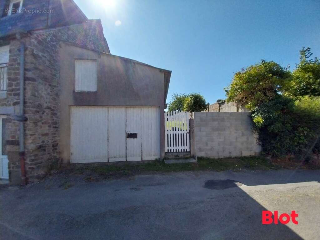 Terrain à MINIAC-MORVAN