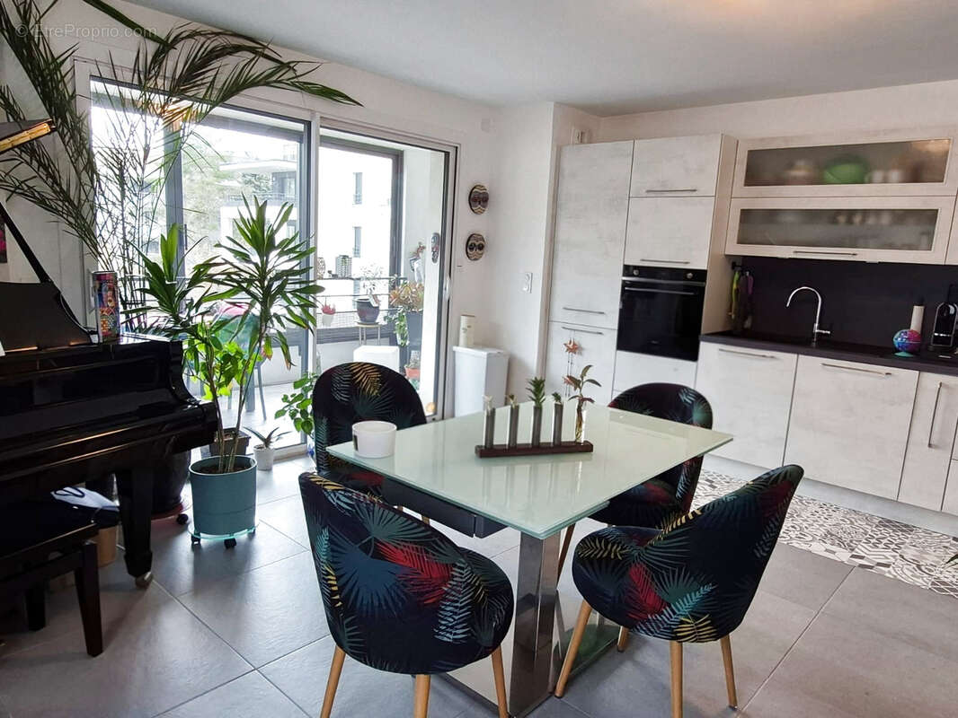 Appartement à COLLONGES-SOUS-SALEVE