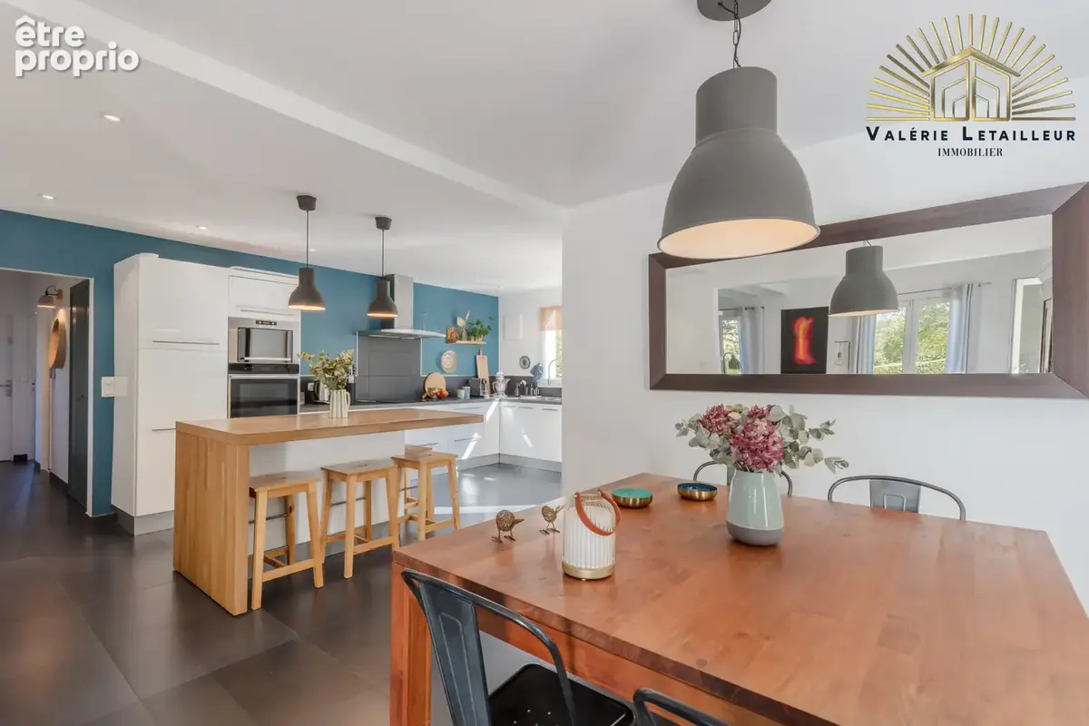 Magnifique maison de caractère développant environ 170 m2 habitables, complétés par 100 m2 de sous-sol, le tou - photo 4