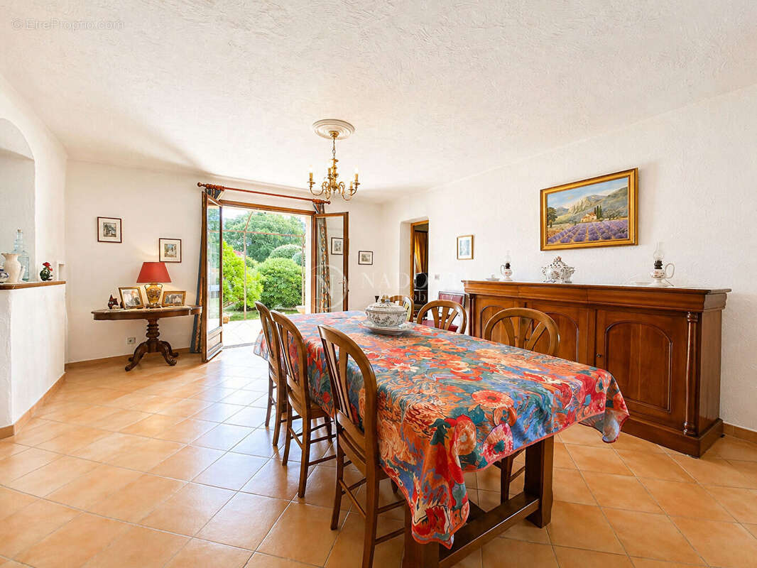 Maison à MAUBEC