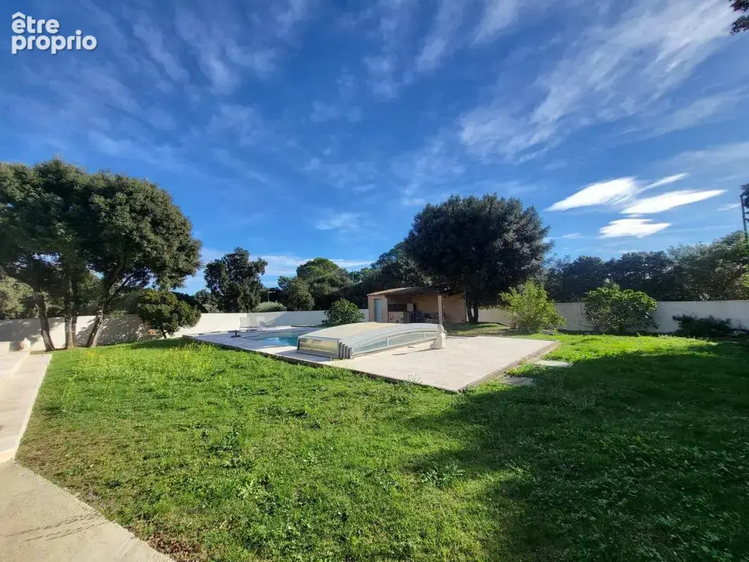 Maison de plain-pied, grande pièce de vie, 2 chambre, véranda, piscine 1600 m² de terrain - photo 12