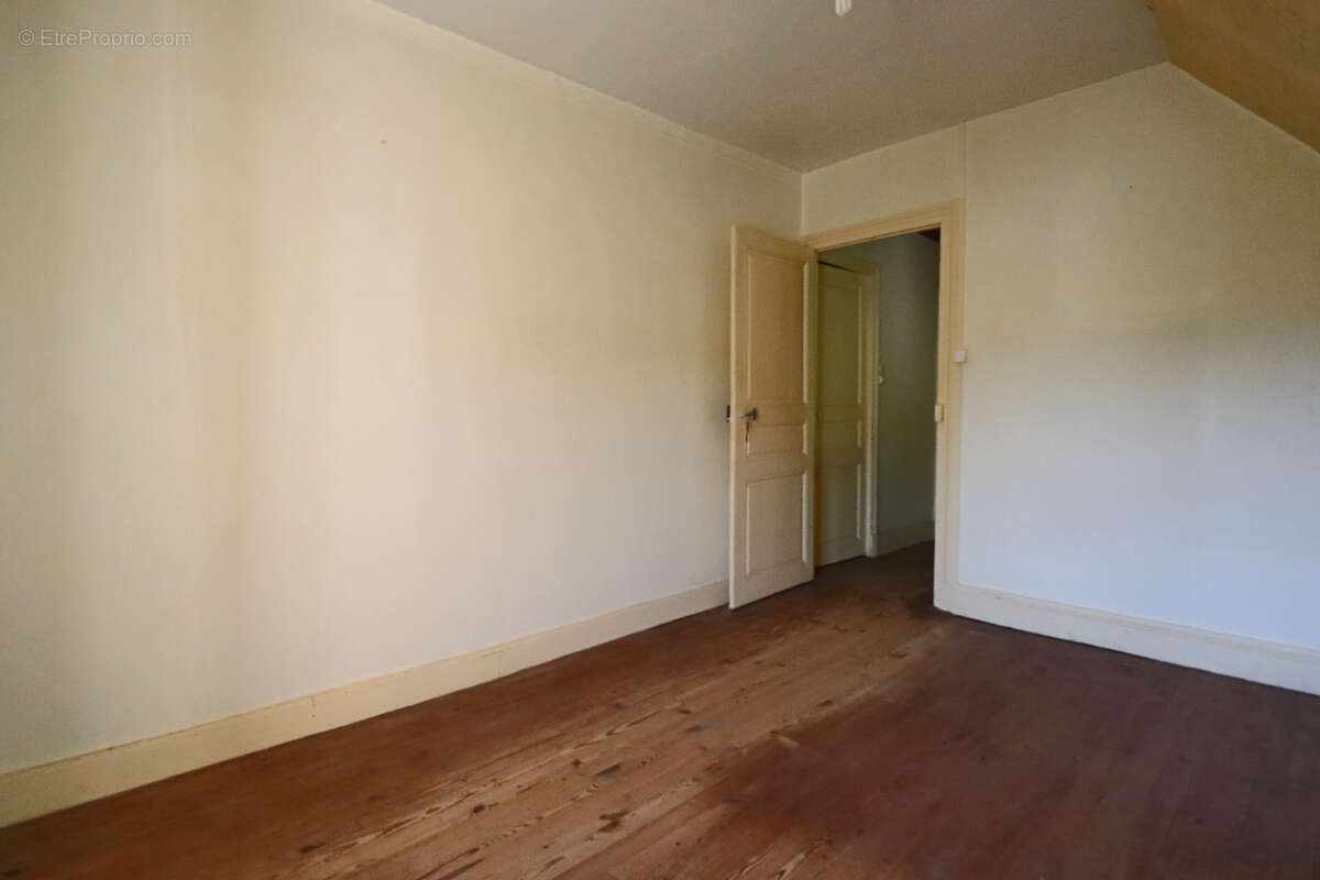 Maison à SAINT-SAUVES-D&#039;AUVERGNE