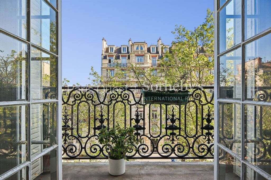 Appartement à NEUILLY-SUR-SEINE