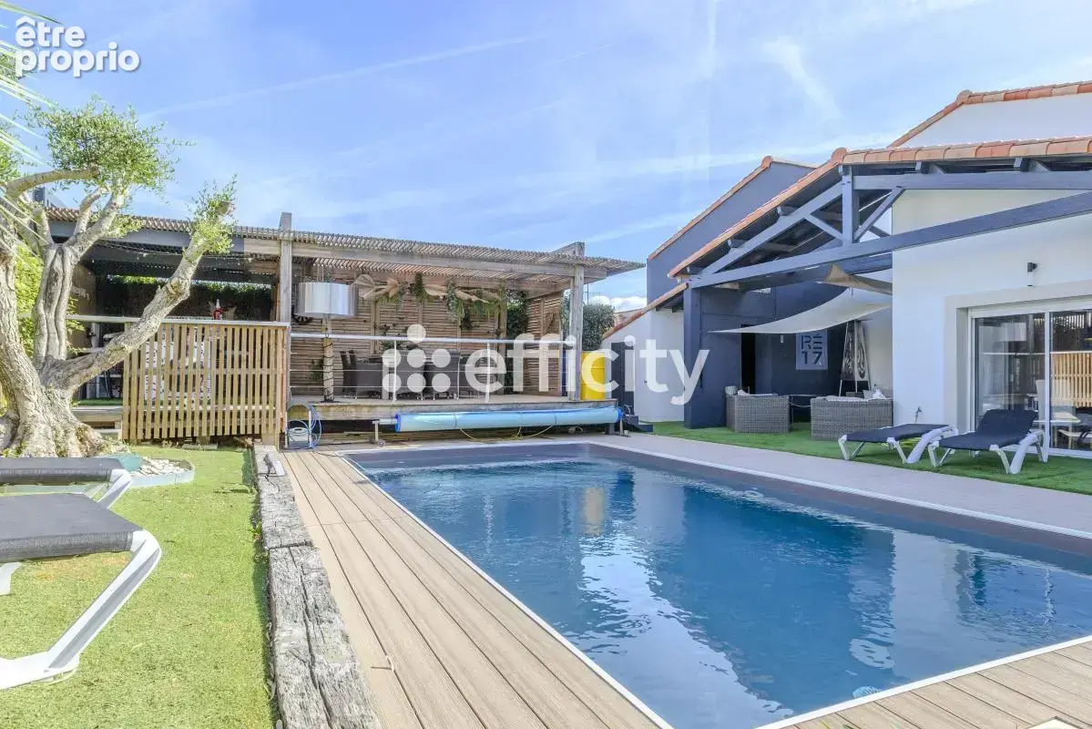 Maison 130 m² à Saint-Xandre  - photo 1