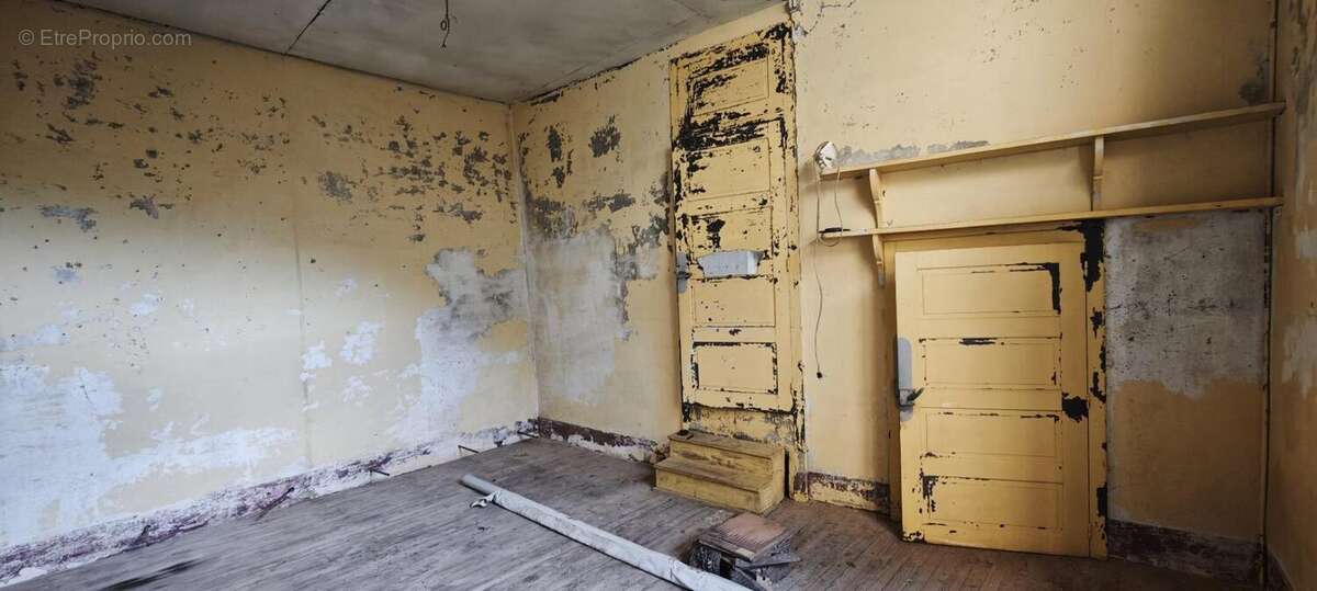 Maison à LIVINHAC-LE-HAUT