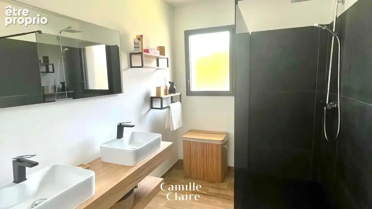 Maison d'Architecte T4 récente 110 m2 avec piscine et terrain plat sur la commune de Peypin. - photo 8