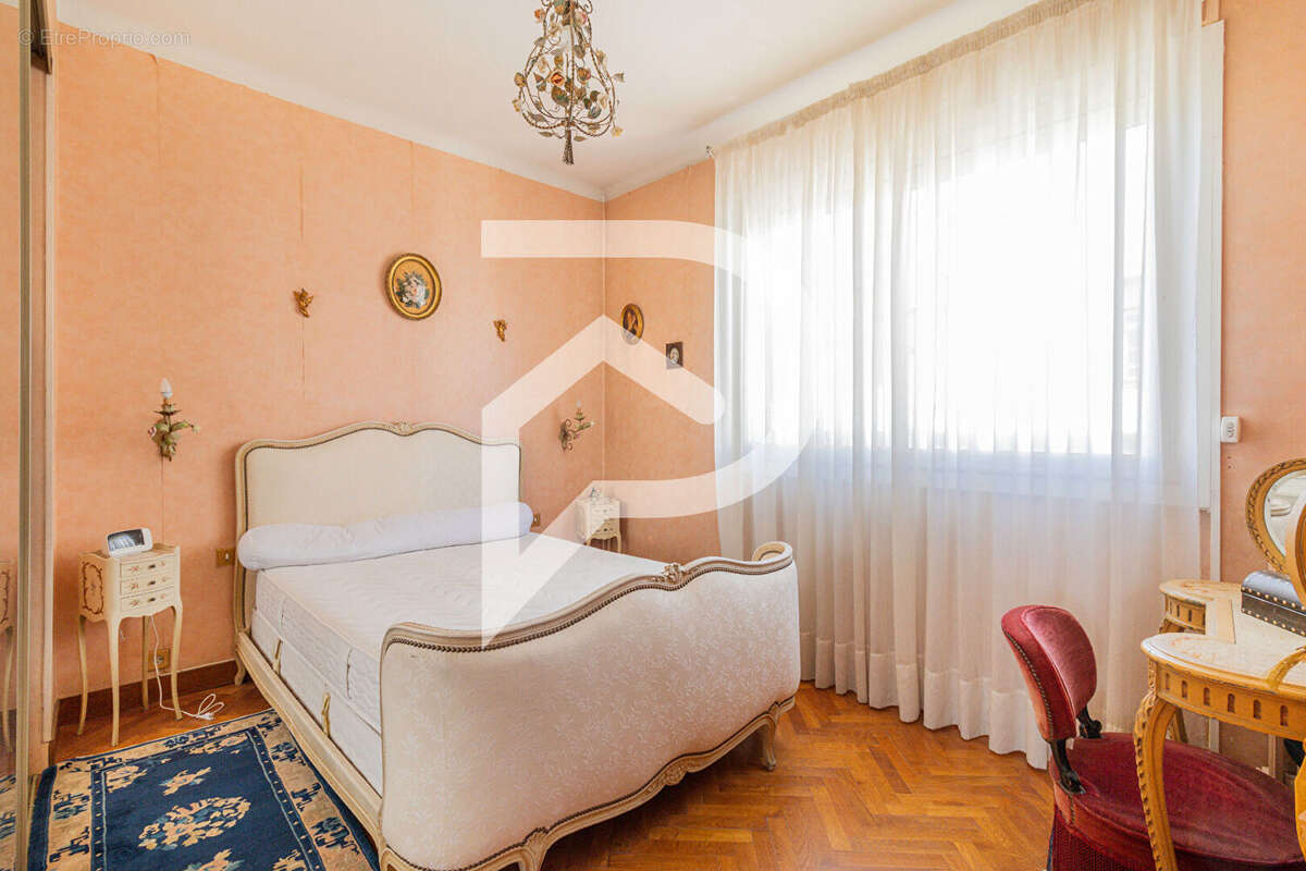 Appartement à MARSEILLE-6E