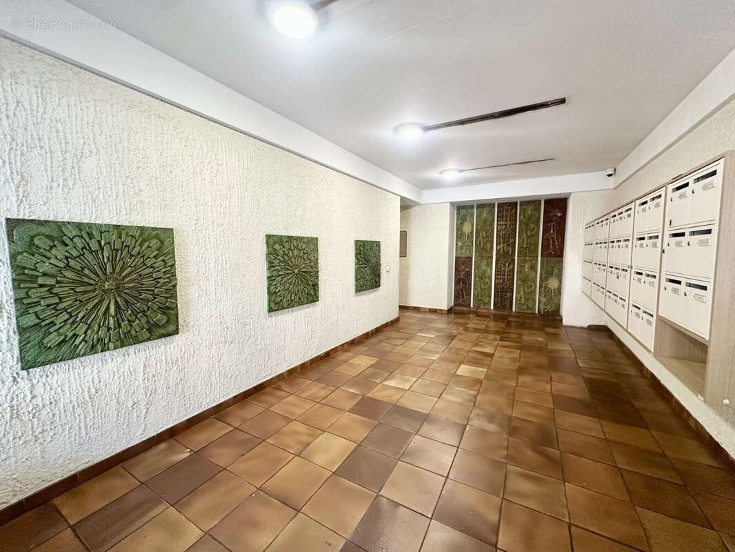 À VENDRE NICE– Studio 31 m² avec balcon, refait à neuf, au calme - photo 11