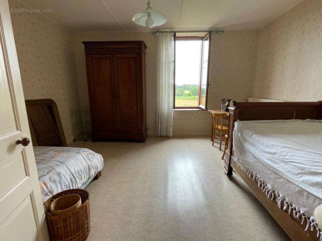 Maison en pierre en bon état avec dépendance 85500€ - photo 29