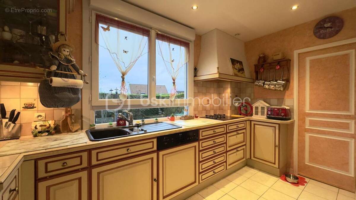 Maison à CHAUCONIN-NEUFMONTIERS