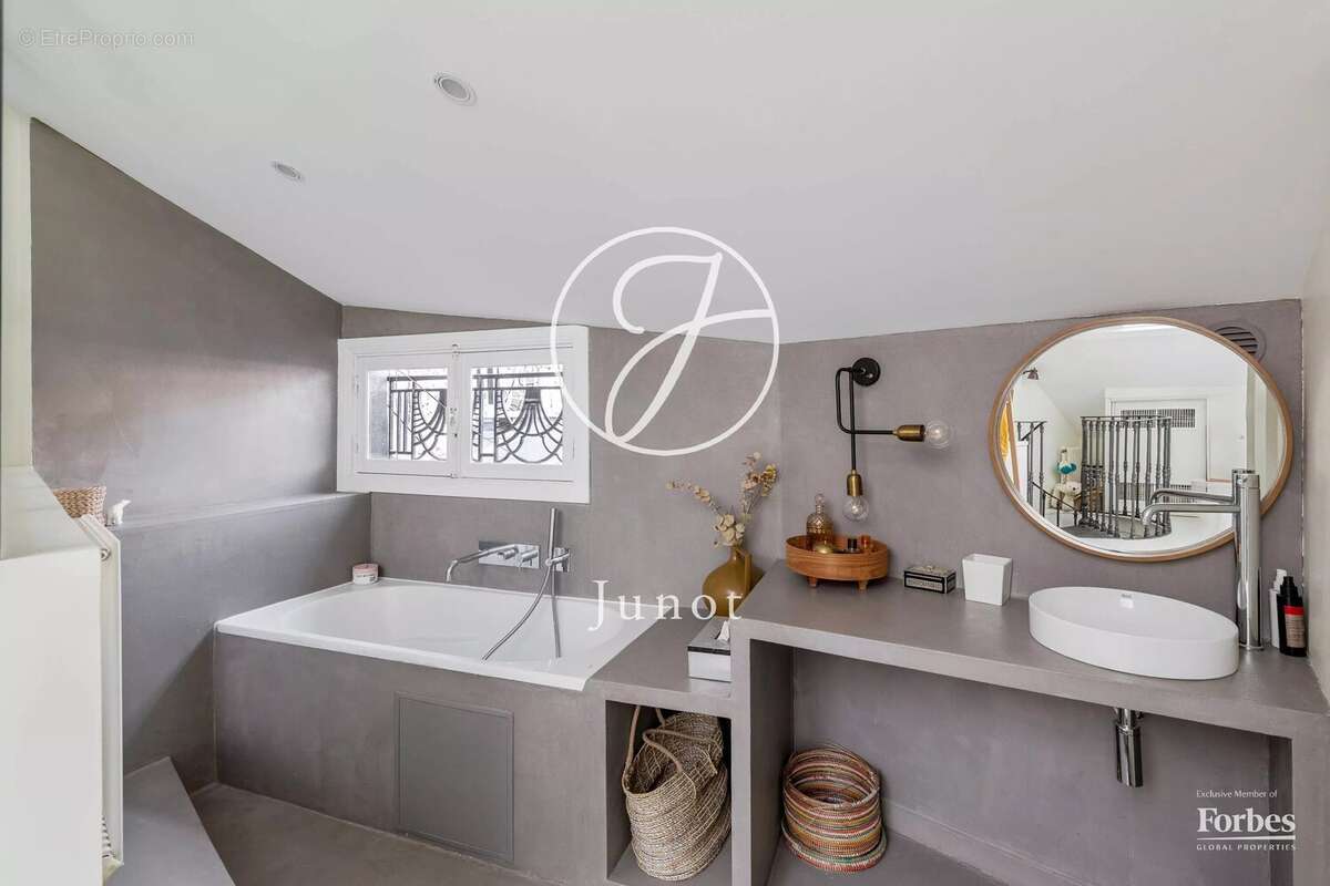 Appartement à PARIS-9E