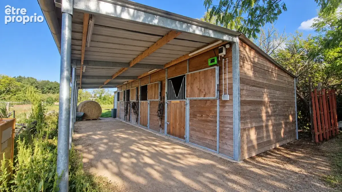 Propriété de caractère   3 habitations, dépendances et installations équestres - photo 11