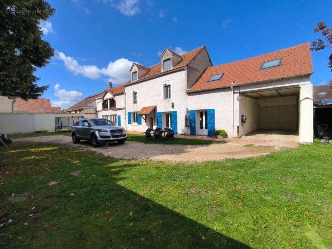 Maison10 pièces, 337 m2 - photo 1
