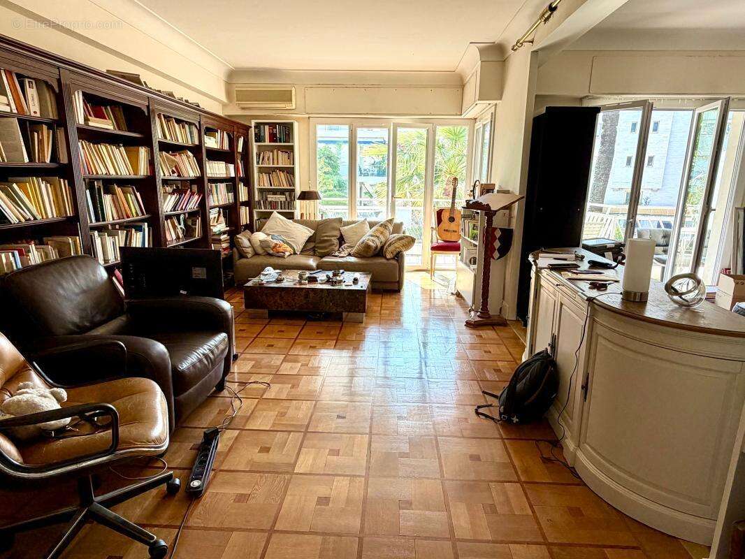 Nice Cimiez/ belle résidence 3p 93m² / terrasse 24m² / balcon /cave / (garage) - photo 4