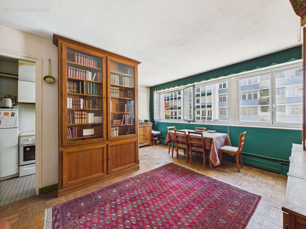 Appartement à PARIS-14E