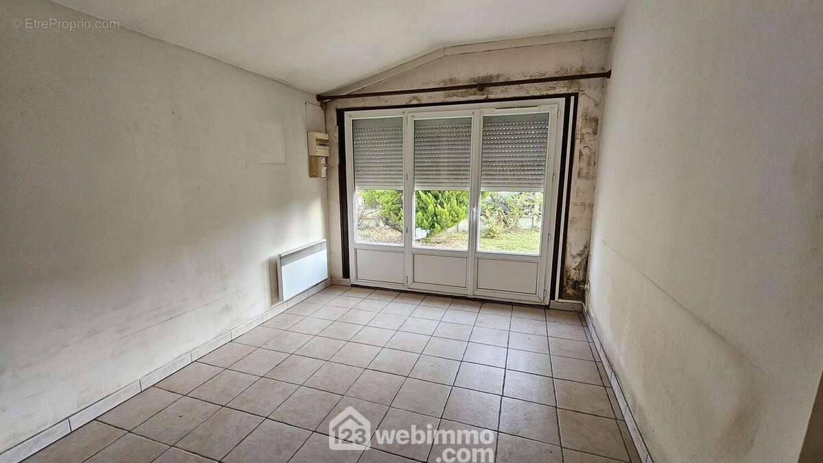 Une seconde chambre de 12 m² très lumineuse. - Maison à MILLY-LA-FORET