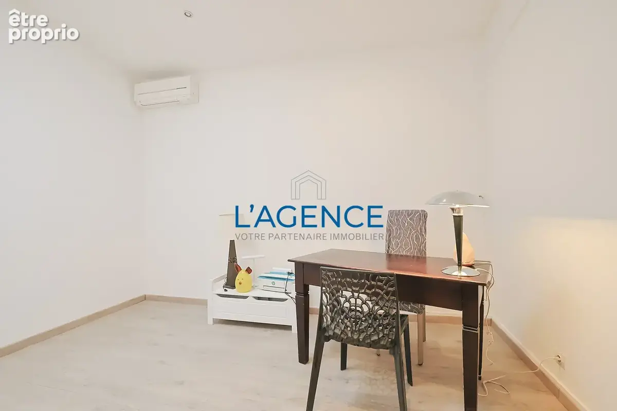 Appartement T2 de 79m2 habitables (47 m2 loi carrez ) au centre ville de Hyères - photo 6