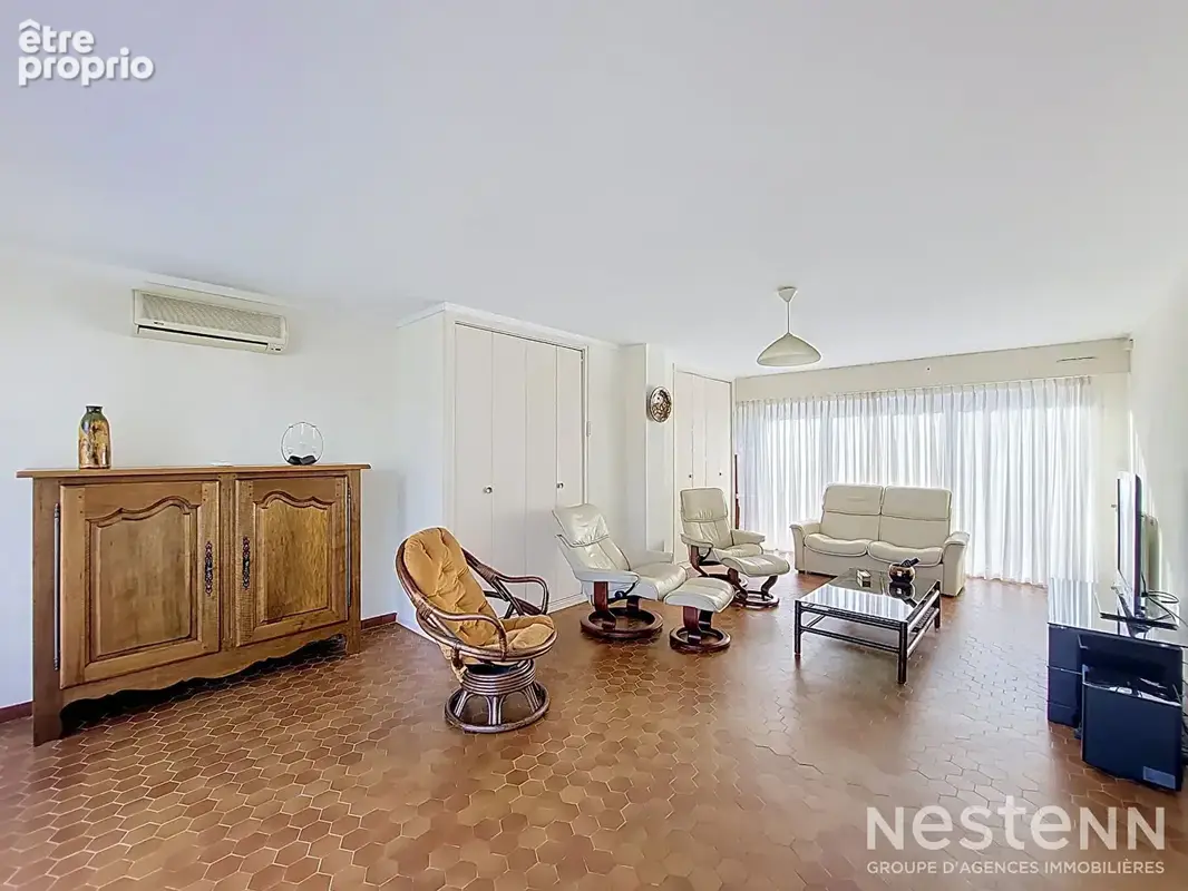 A Vendre Maison de 185 m² avec jardin clôturé dans un quartier résidentiel de Condom. - photo 6