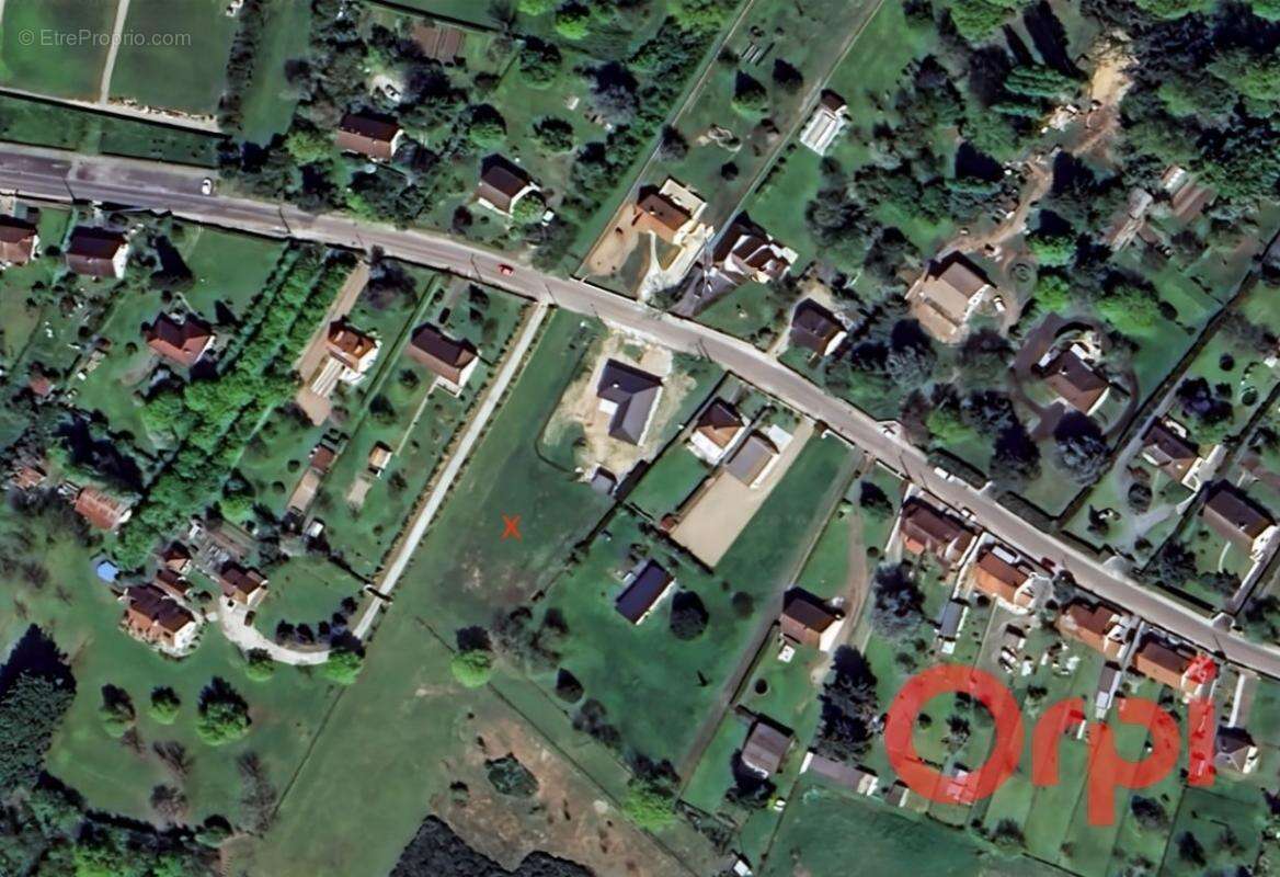 Terrain à LA GUERCHE-SUR-L'AUBOIS