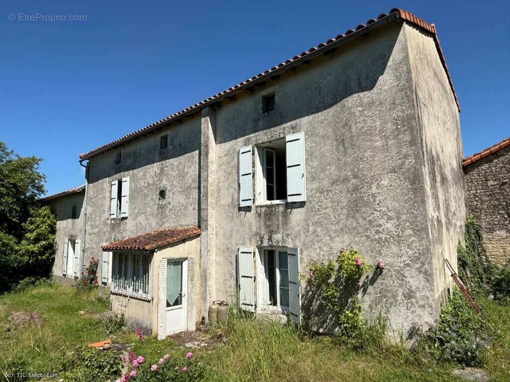 Maison à RUFFEC