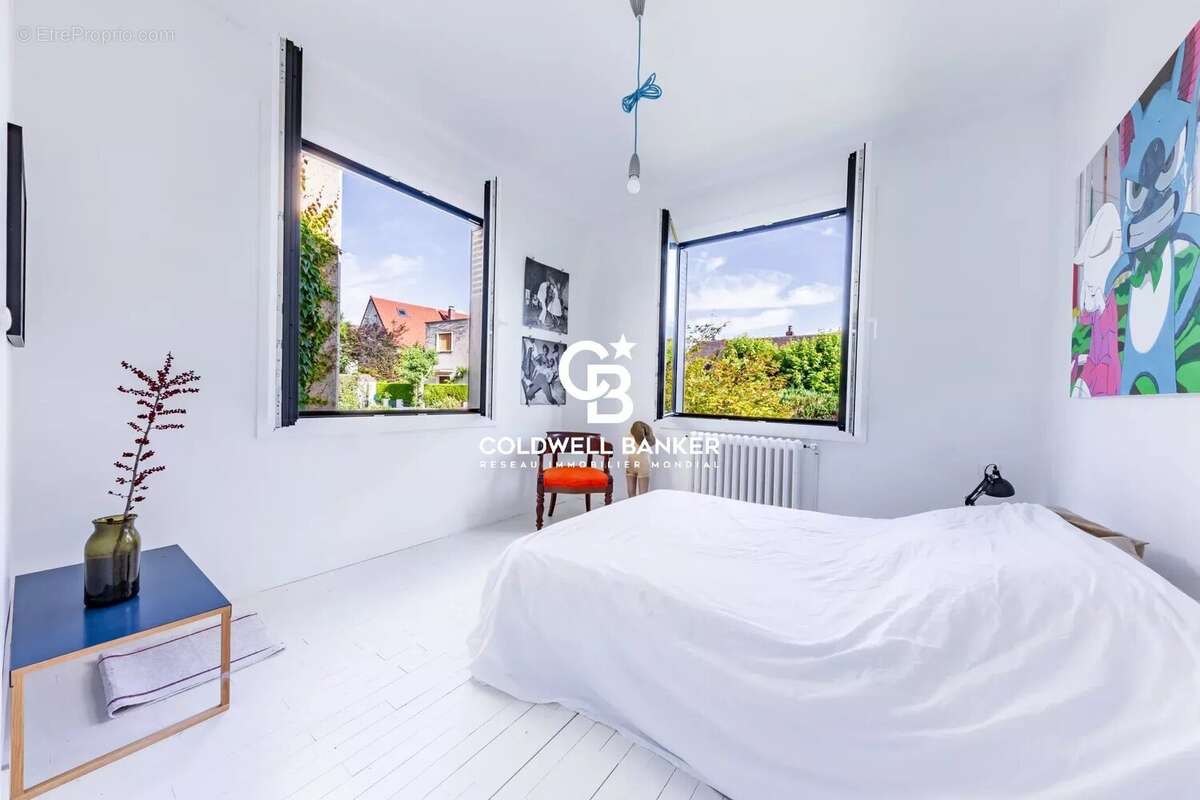 Maison à MARNES-LA-COQUETTE