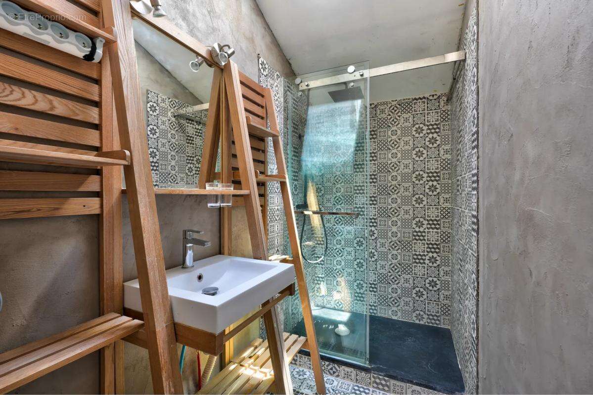 Maison de 8 pièces de 170 m² à Saint-Laurent-de-Mure - photo 15