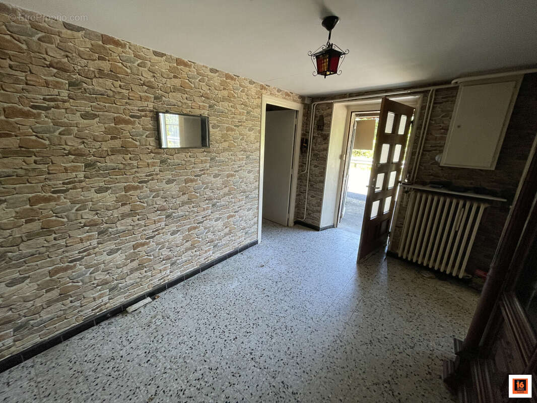 Maison 88 m² à Viscomtat  - photo 4