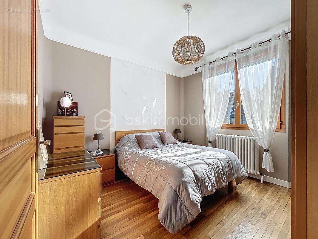 Maison à CORBEIL-ESSONNES