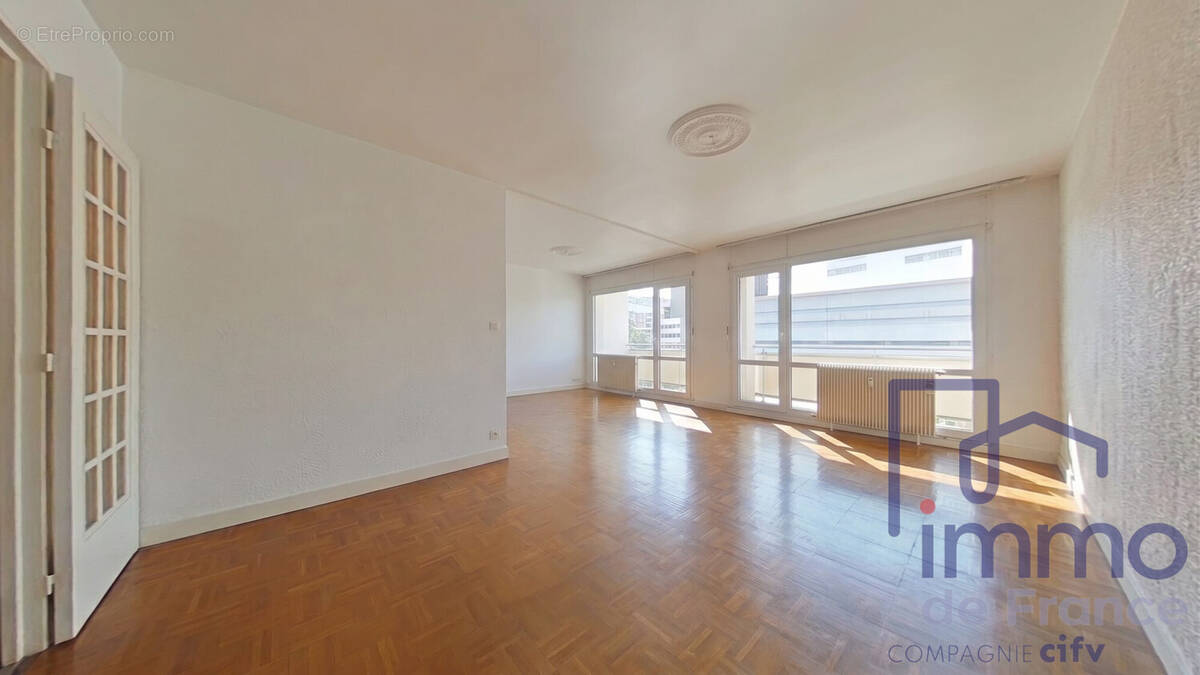 Appartement à SAINT-ETIENNE