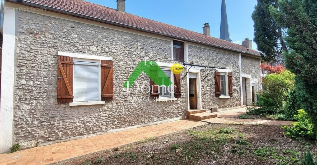 Maison à VALLANGOUJARD