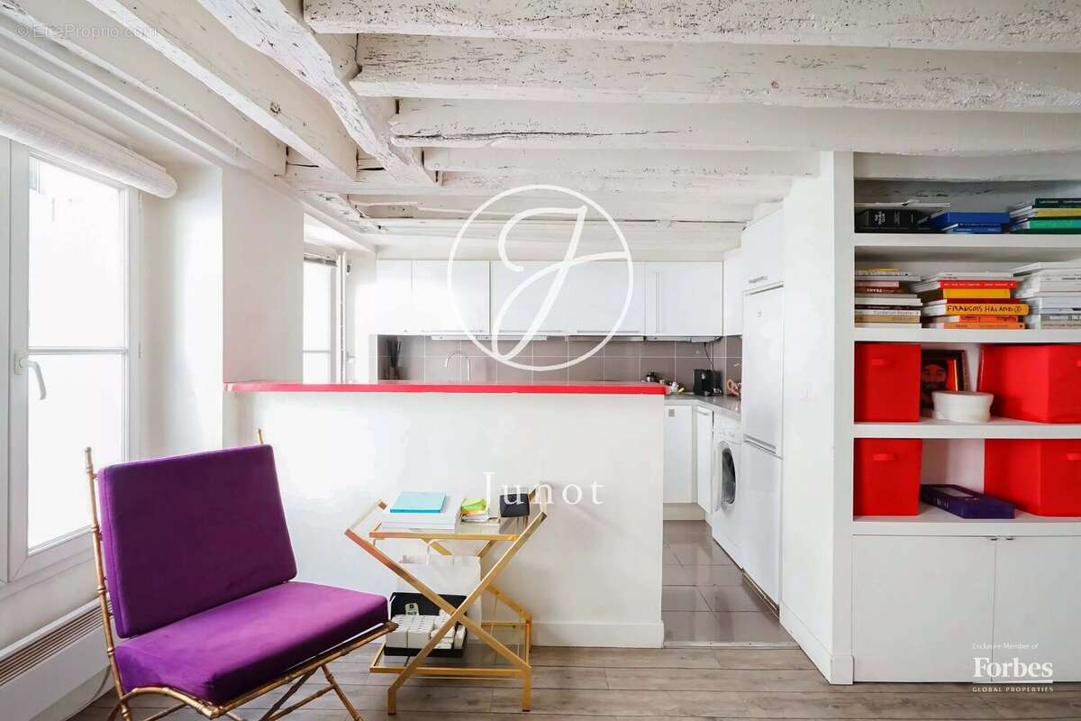 Appartement à PARIS-3E