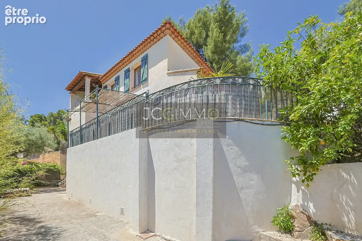 villa individuelle T5 de 117 m2 avec piscine et belle vue dégagée - photo 2
