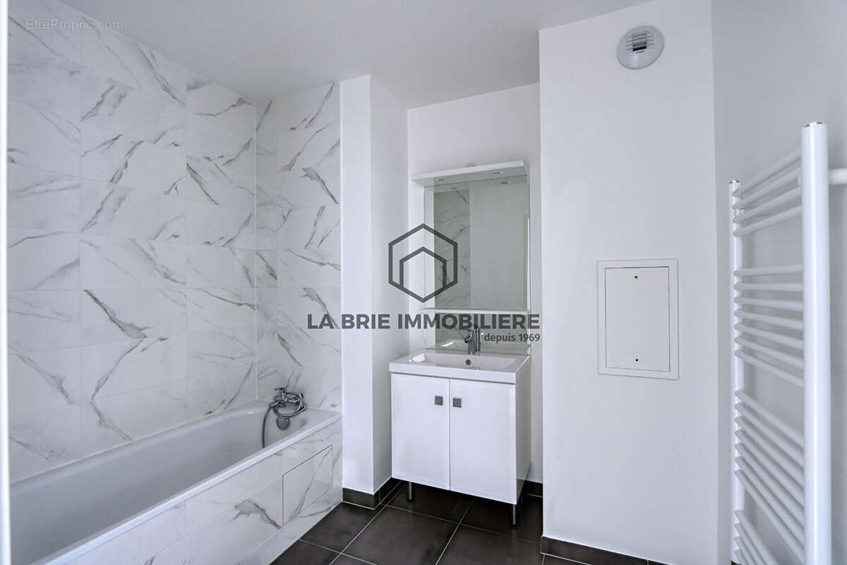 Appartement à EMERAINVILLE