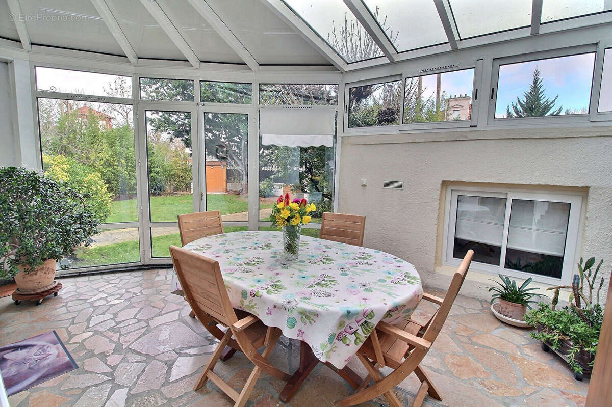 Maison à LA GARENNE-COLOMBES